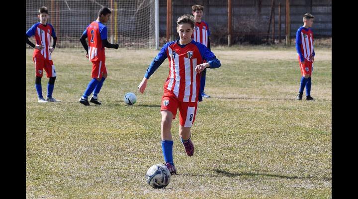 Un tânăr sportiv al secţiei de fotbal a CSM Ploieşti are nevoie de ajutorul nostru