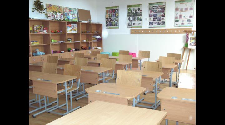 Unitățile de învățământ din Prahova rămân închise și în prima parte a zilei de mâine