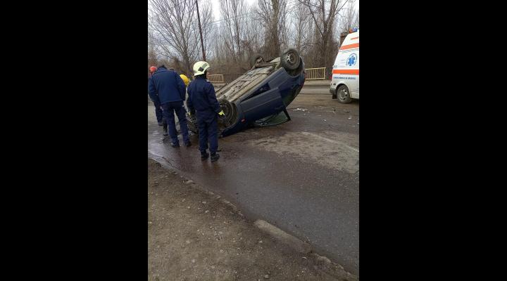 O masina s-a rasturnat in Mihai Bravu