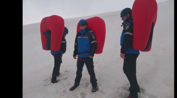 Instructorii Centrului Montan Sinaia au fost dotați cu rucsacuri de avalanșă