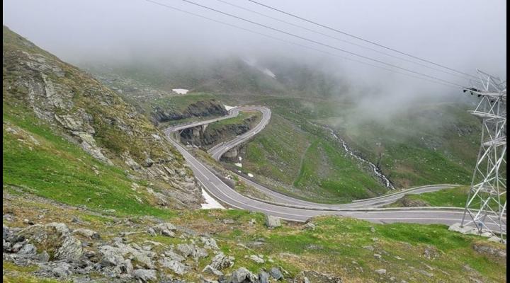 Se deschide circulația pe Transfăgărășan, între Piscul Negru și Cabana Bâlea Cascadă