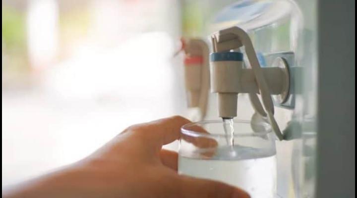 Dozatoare cu apa rece pentru cetateni, disponibile de vineri in mai multe zone din Ploiesti