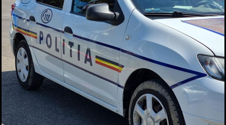 Tanar din Prahova, arestat dupa ce a batut un politist chiar in sectia de politie/ Venise aici dupa sora lui care il reclama pentru un comportament recalcitrant