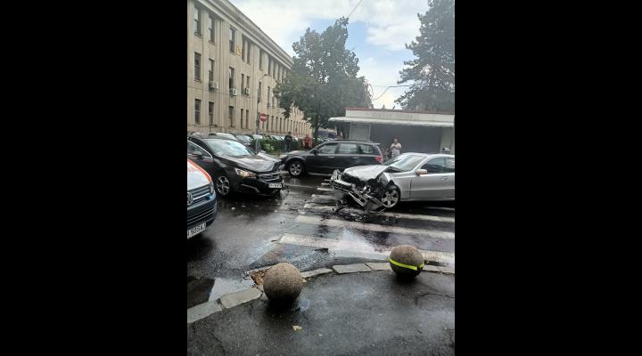 FOTO: Accident rutier in centrul Ploiestiului