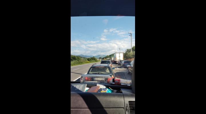 Trafic intens pe principale drumuri din țară care duc către zonele turistice