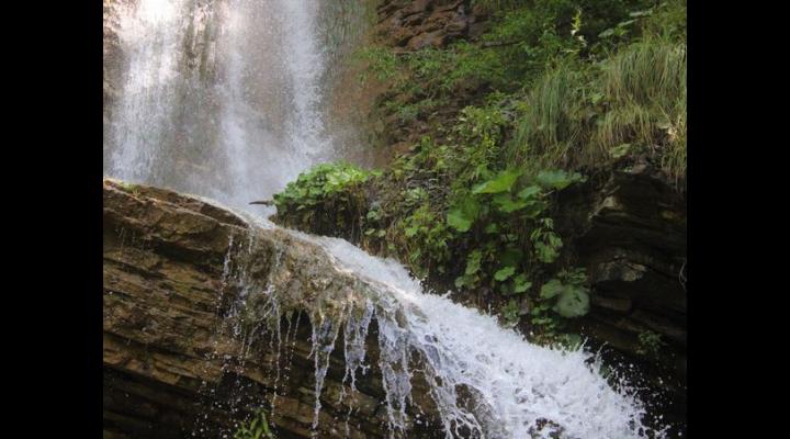 FOTO: Turiștii sunt așteptați la Cascada Posada, aflată într-o pădure administrată de Romsilva Ocolul Silvic Sinaia 