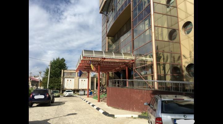 Și-a mărit onorariul și a transferat bani în conturile sale/Contabilă reținută de anchetatorii prahoveni pentru spălare de bani și infracțiuni informatice