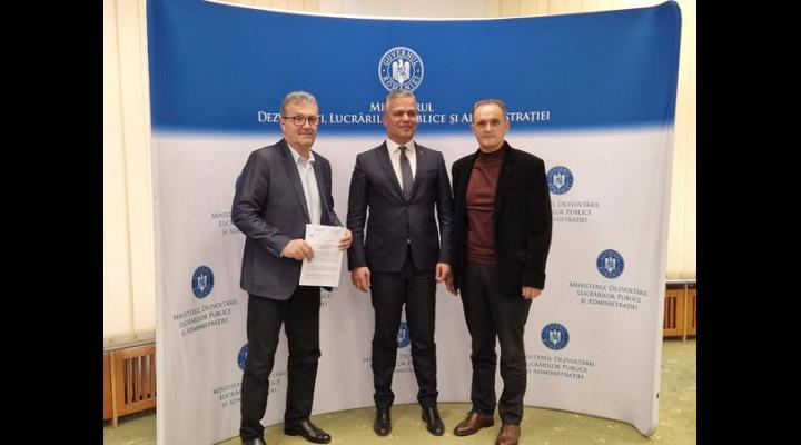 Virgiliu Nanu, președinte PSD Prahova, alături de primarul din Balta Doamnei la semnarea unui contract important de investiții