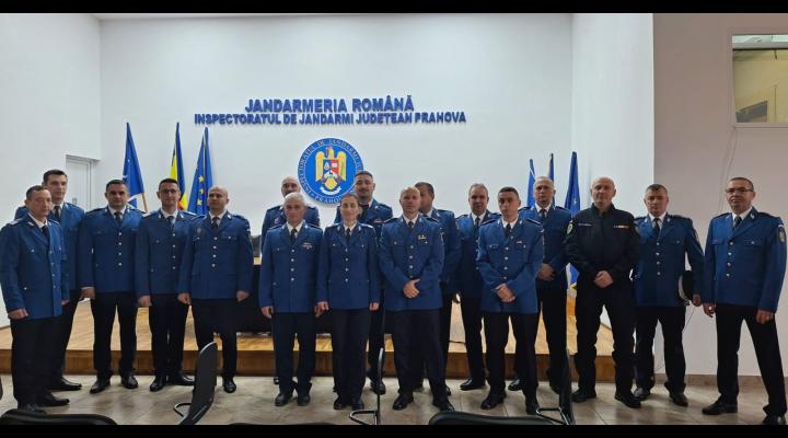 Jandarmi prahoveni avansați în grad și felicitați pentru rezultate deosebite