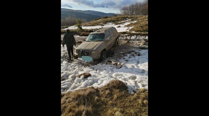 Trei tineri din Ploiesti salvați după ce au rămas blocați cu mașina în zona Tabla Butii din Masivul Ciucas.