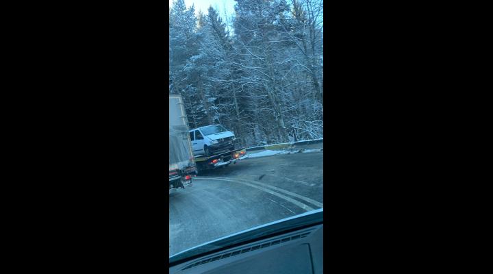 Sapte persoane ranite in urma unui accident petrecut pe DN 73 A intre localitățile Râșnov si Predeal-FOTO