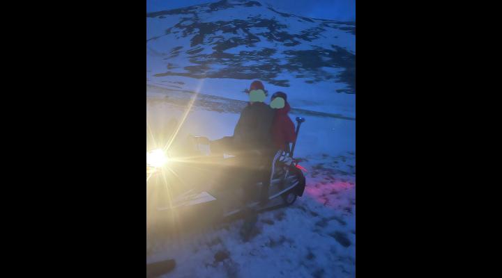 Două persoane neechipate au mers pe munte pe un traseu închis iarna și au avut nevoie de ajutor 