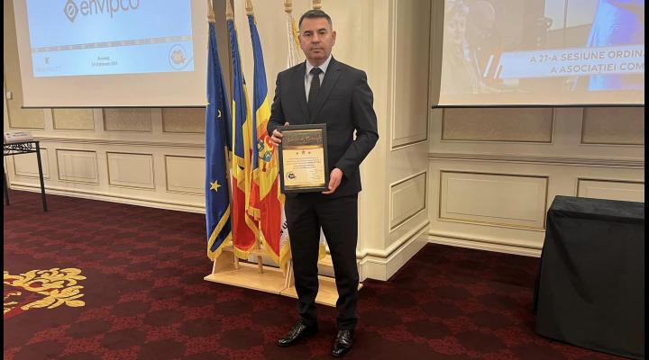 Primarul comunei Râfov a primit diploma de excelență ”Primar de trei stele“ 