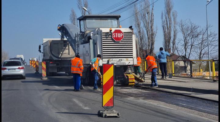 Lucrări de reparații pe podul de la ieșirea din Ploiești spre Bucov/ Trafic îngreunat 