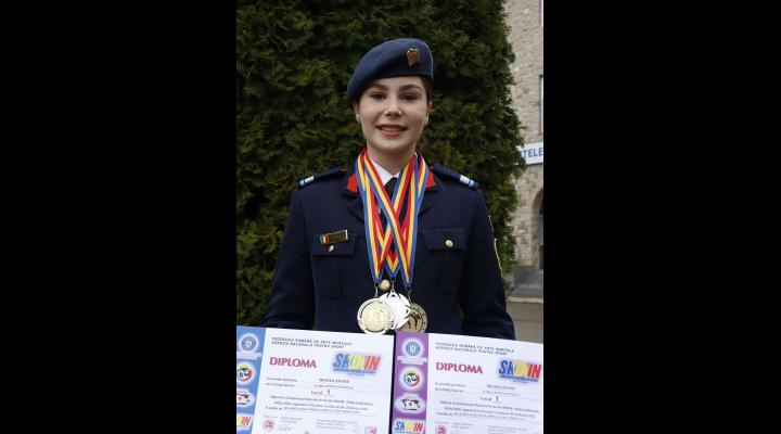 Elev sergent Medeea Zafiris este campioană și vicecampioană națională la karate