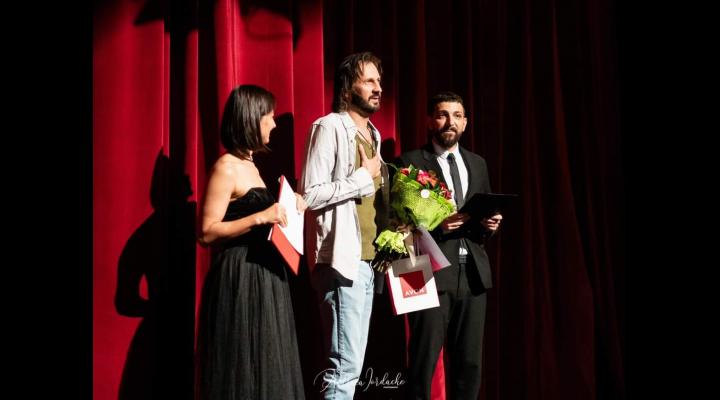 Actorul Bogdan Fărcaș a obținut la Buzău premiul pentru „Cel mai bun actor”