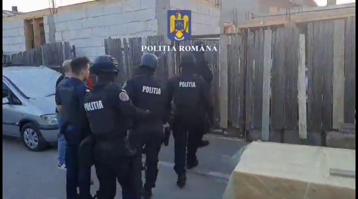 Percheziții ale polițiștilor prahoveni la hoți