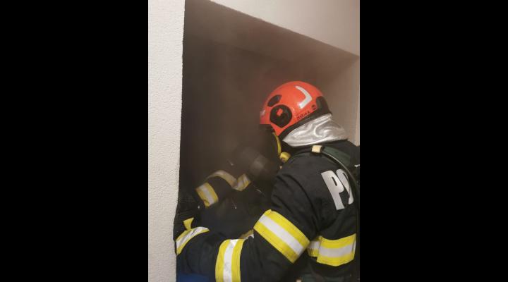 Incendiu la un apartament din Ploiești 