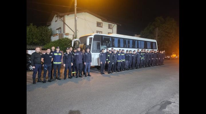 Zeci de pompieri prahoveni, in misiune in zona afectata de inundatii