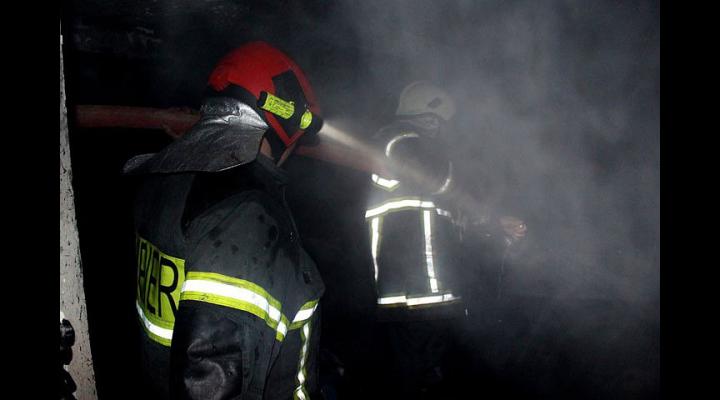 Incendiu iscat la o clădire din cadrul fostei fabrici Dorobanțu, din Ploiești