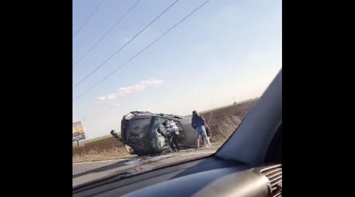 Accident pe DN1, în Băicoi/O mașină este răsturnată-FOTO