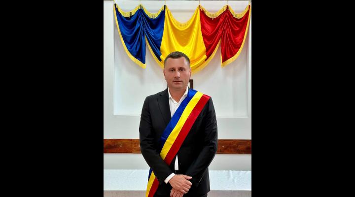 Comuna Filipeștii de Pădure are un nou primar/ Gabriel Frunză a fost învestit 