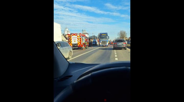 Trafic îngreunat la Loloiasca/Accident cu victime - foto/UPDATE