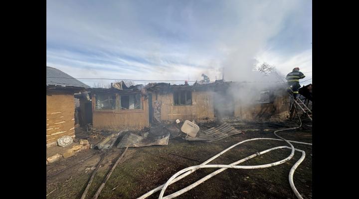 Trupul carbonizat al unui barbat, gasit se pompierii prahoveni