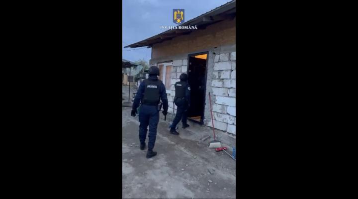 Hoti, saltati de politistii prahoveni/Au dat atacul la fosta Rafinarie Astra