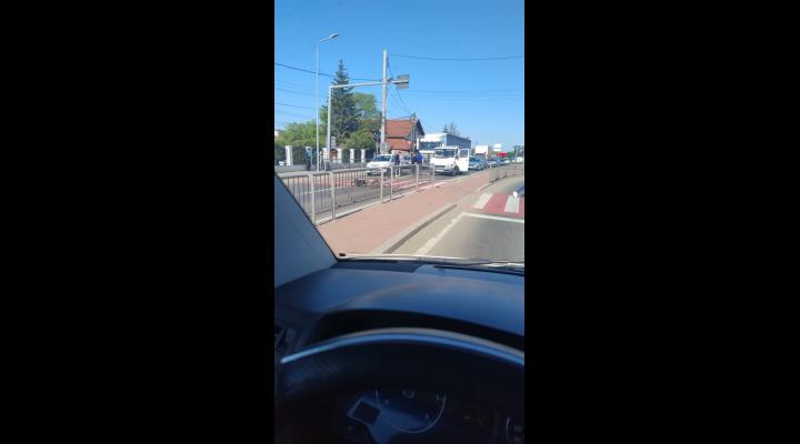 Accident la Valea Calugareasca/Un biciclist a fost lovit de o masina