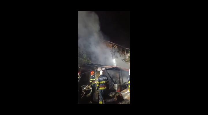 Două case din Ploiești, cuprinse de un incendiu 