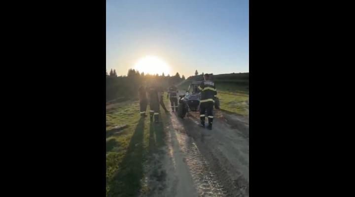 Incendiu într-o zonă greu accesibilă din comuna Starchiojd/ Au ajutat și voluntari cu ATV-uri