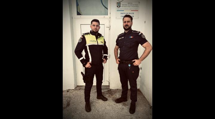 Intervenție salvatoare: doi polițiști din Prahova au escortat o familie spre ambulanță