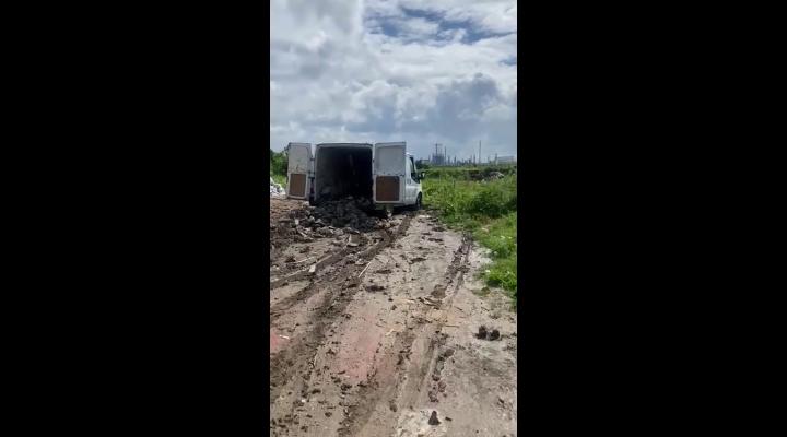 Șofer care descărca resturi din construcții direct pe domeniul public din Ploiești, amendat cu 15.000 lei