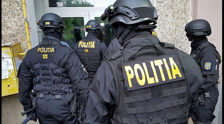 Polițiștii prahoveni au efectuat, de dimineață, peste 50 de percheziții la persoane bănuite  de comiterea unor infracțiuni economice, în mai multe județe