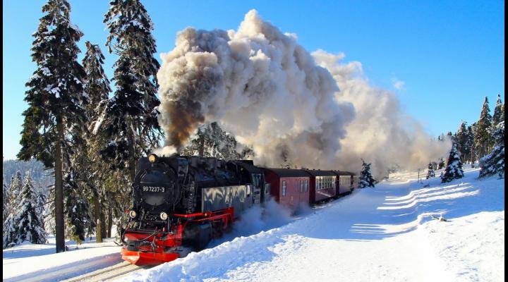 Trecerea la noul Mers al Trenurilor 2017 - 2018. CFR a introdus și Trenurile Zăpezii către destinații montane, printre care și Valea Prahovei