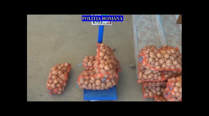 VIDEO -  Cinci tone de legume și fructe, confiscate de la comerciantii care vand pe marginea drumului in Prahova