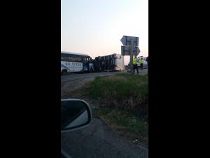 VIDEO: Accident pe DN 72 intre un microbuz si o autoutilitara a carui sofer era baut