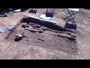 VIDEO/FOTO Descoperire arheologica la Strejnicu. Mormant din secolul III, gasit la baza unui tumul