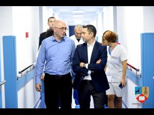 Bogdan Toader: "Am sesizat, împreună cu doamna ministru Sorina Pintea, deficiențe legate de asigurarea curățeniei în incinta spitalului". Vezi aici ce alte nereguli s-au găsit la controlul inopinat de noaptea trecută la SJU Ploiești