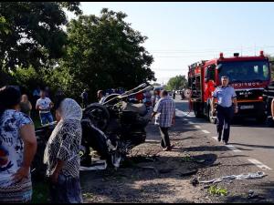 FOTO Accident grav în Dâmbovița. Două persoane au murit pe DN 7