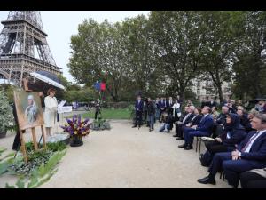 FOTO/O bucățică din Paris, în față la Tour Eiffel, poartă numele Reginei Maria. Promenada Regina Maria a RomânieiÂ», inaugurată