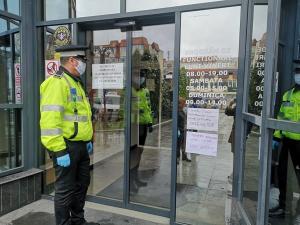 Controale la cabinetele stomatologice si centrele comerciale din Campina