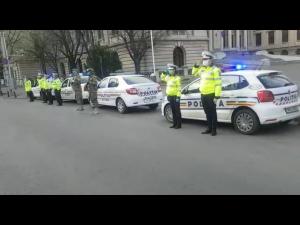 Imnul Romaniei s-a auzit astazi si in centrul Ploiestiului, in prezenta politistilor si militarilor, in semn de multumire pentru cei care stau acasa