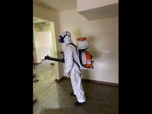 Primaria Municipiului Ploiesti deruleaza actiuni de dezinsectie la blocurile din zona Nord a orasului