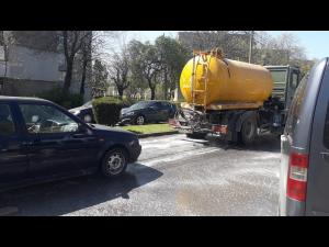 Acțiunile de spălare cu detergent și dezinfectare pe străzile din municipiul Ploiești, continuate