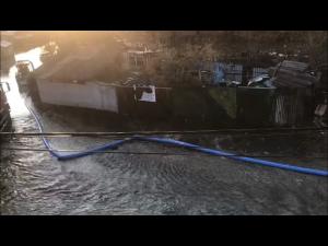 VIDEO: Strada Umbroasa din Azuga si cele 30 de gospodarii, inundate in urma alunecarii de teren de ieri