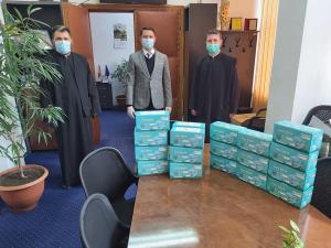 Voluntarii Protopopiatelor Ploiesti Sud si Nord care vor aduce lumina in casele credinciosilor au primit masti de la CJ PH - FOTO