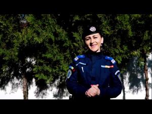 VIDEO: Andreea Vochescu, jandarmerita din Ploiesti, interpreteaza o priceasna