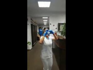 VIDEO: Angajatii si beneficiarii "Complexului de Servicii Comunitare Fantanele" danseaza si canta impreuna Imnul anti COVID-19 Resistire